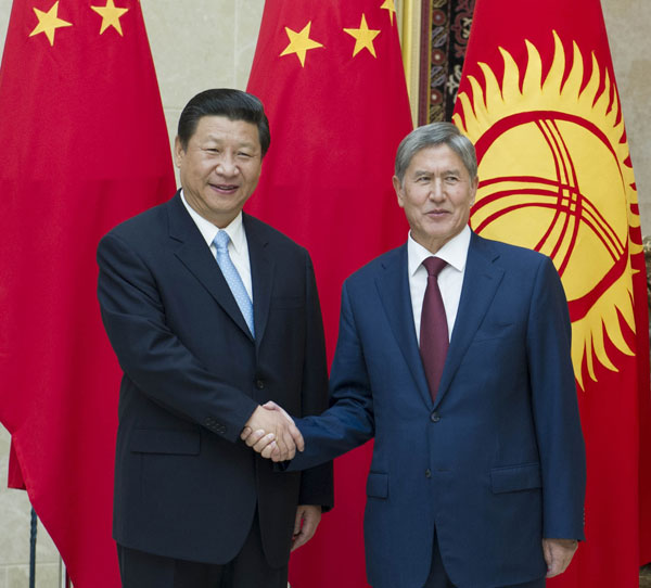 Chinese President Xi Jinping (L) holds talks with his Kyrgyz counterpart Almazbek Atambaev in Bishkek, Kyrgyzstan, Sept 11, 2013. [Photo/Xinhua]