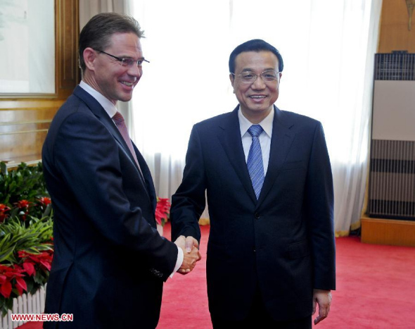 Chinese Premier Li Keqiang (R) meets with Prime Minister of Finland Jyrki Katainen in Dalian, northeast China's Liaoning Province, Sept. 11, 2013. (Xinhua/Zhang Duo)