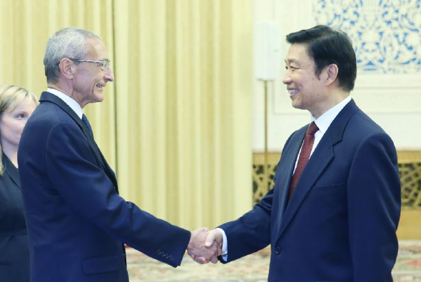 Chinese Vice President Li Yuanchao (R) shakes hands with John Podesta, head of the delegation of the Center for American Progress, in Beijing, capital of China, Sept. 11, 2013. (Xinhua/Yao Dawei)