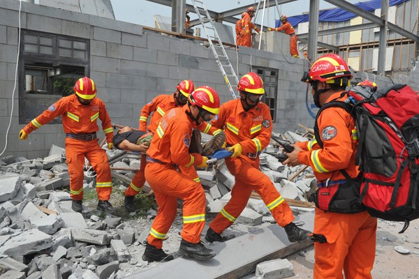 Chinese firefighters participate in a joint rescue drill for the Shanghai Cooperation Organization in Shaoxing, Zhejiang province, in June. More than 1,000 rescue team members and medical workers from Russia, Kazakhstan, Kyrgyzstan and Tajikistan joined the drill.YU CHANGLONG / FOR CHINA DAILY