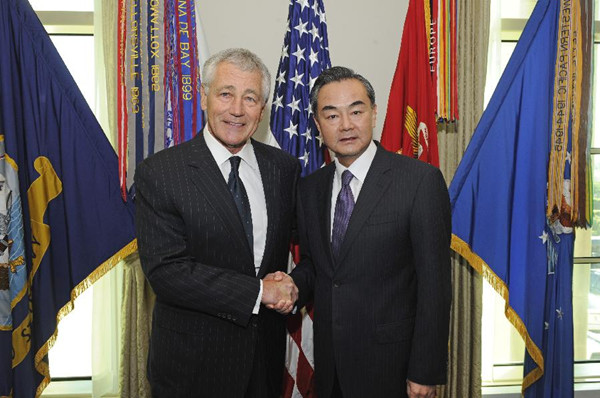 Visiting Chinese Foreign Minister Wang Yi (R) shakes hands with U.S. Defense Secretary Chuck Hagel at the Pentagon in Washington D.C., the United States, Sept. 20, 2013. (Xinhua/Zhang Jun)