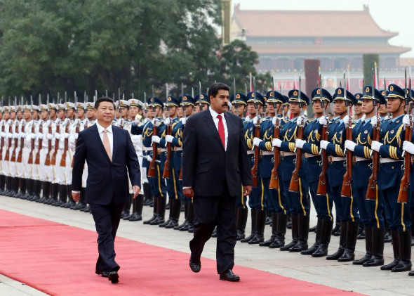 Chinese President Xi Jinping (L) holds a welcoming ceremony for his Venezuelan counterpart Nicolas Maduro before their talks in Beijing, capital of China, Sept. 22, 2013. Xi held talks with Maduro on Sunday. (Xinhua/Liu Weibing)