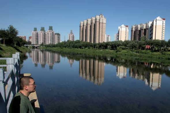 Qinghe River has become foul-smelling as the sewage plants along the riverside are overwhelmed and untreated waste is discharged directly. wang jing / china daily