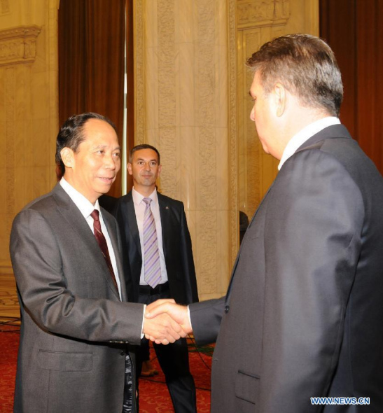 Ji Bingxuan (L), vice chairman of the Standing Committee of the National People's Congress (NPC), shakes hands with Valeriu Zgonea, speaker of the lower chamber of the parliament, in Bucharest, Romania, Sept. 23, 2013. (Xinhua/Lin Hufen)