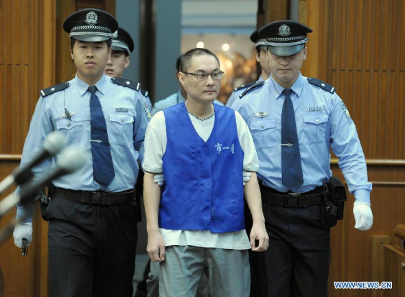 Han Lei, 39, a man who was accused of killing a two-year-old girl by throwing her to the ground, is escorted to enter the Beijing No. 1 Intermediate People's Court in Beijing, capital of China, Sept. 25, 2013. Han was sentenced to death by the court on Wednesday. Han grabbed the girl from her carriage and hurled her to the ground in the Daxing District of Beijing on July 23, after an argument with the toddler's mother over a parking space. The girl was severely injured and died days later despite treatment. (Xinhua/Gong Lei)
