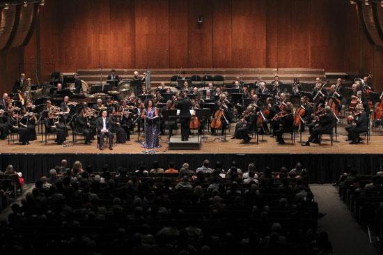 The Detroit Symphony Orchestra performs during a concert titled China Story  in Chinese and Songs of the Earth in English held in the Avery Fisher Hall at the Lincoln Center for the Performing Arts in New York City, the U.S., Sept. 23, 2013. Renowned Chinese composer Ye Xiaogang joined hands with  the Detroit Symphony Orchestra to present a rare musical gala featuring China's rich cultural tradition and vibrant modern life, in New York on Sunday. (Xinhua/Cheng Li)
