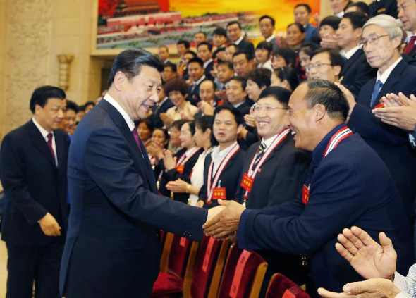 Chinese President Xi Jinping and other leaders meet with winners and nominees of the 4th selection of the national moral models in Beijing, capital of China, Sept. 26, 2013. (Xinhua/Ju Peng)