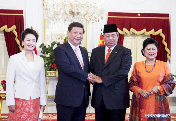 Chinese President Xi Jinping (2nd, L) meets with his Indonesian counterpart Susilo Bambang Yudhoyono(2nd, R), in Jakarta, capital of Indonesia, Oct. 2, 2013. (Xinhua/Li Xueren)