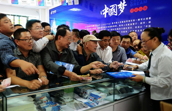 People wait to buy postal products at the post office serving China's first aircraft carrier in Qingdao, Shandong province, on Sept 29. YU FANGPING / for China Daily
