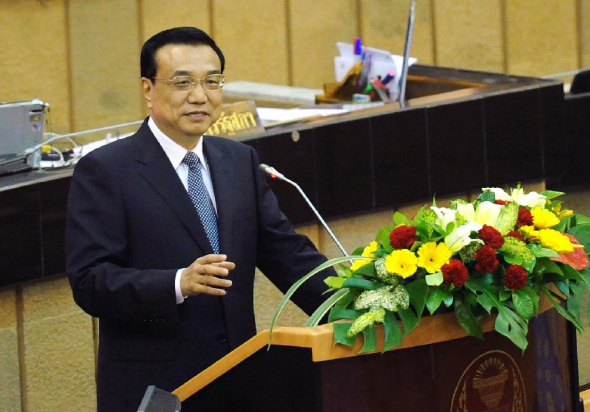 Chinese Premier Li Keqiang delivers a speech at the Thai parliament in Bangkok, Thailand, Oct. 11, 2013. (Xinhua/Liu Jiansheng)