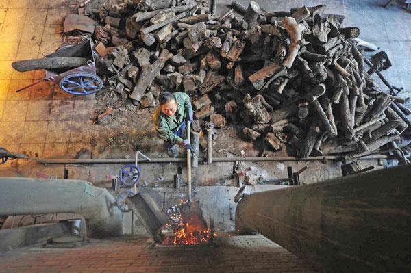 eijing has begun switching all coal-fire heating facilities, such as the one pictured above, to clean-energy powered systems. Fu Ding / for China Daily