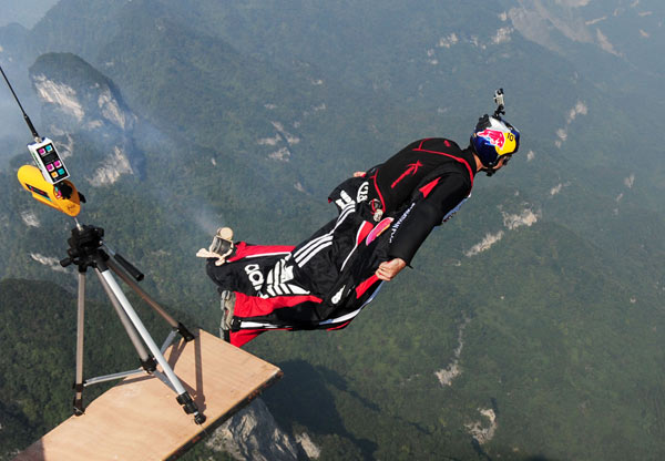 Colombian wingsuiter Jhonathan Florez, the champion of the Second World Wingsuit Championship, starts his flight at Tianmen Mountain in Zhangjiajie, Hunan province, on Sunday. Guo Liliang / for China Daily