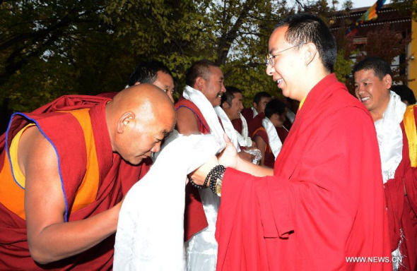 The 11th Panchen Lama, Bainqen Erdini Qoigyijabu (R, front), is warmly sent off by monks in Xigaze, southwest China's Tibet Autonomous Region, on Oct. 14, 2013. The 11th Panchen Lama concluded his religious activities in Tibet and returned to Beijing on Monday. (Xinhua/Chogo) 