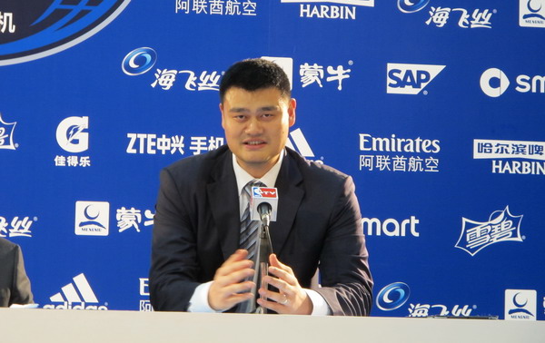 Yao Ming speaks during a press conference on launching the first-ever NBA-Yao School in Beijing on Tuesday. The school will provide provide after-school basketball training and fitness programs for boys and girls up to age 16 at all skill levels. [Yan Weijue/chinadaily.com.cn]