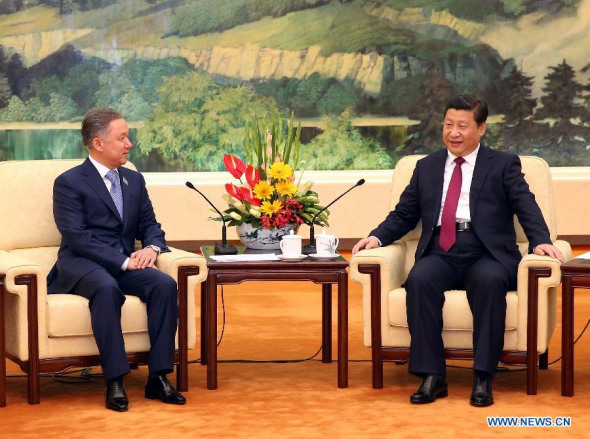 Chinese President Xi Jinping (R) meets with Nurlan Nigmatulin, speaker of the Kazakh Parliament's Lower House, at the Great Hall of the People in Beijing, capital of China, Oct. 15, 2013. (Xinhua/Pang Xinglei)