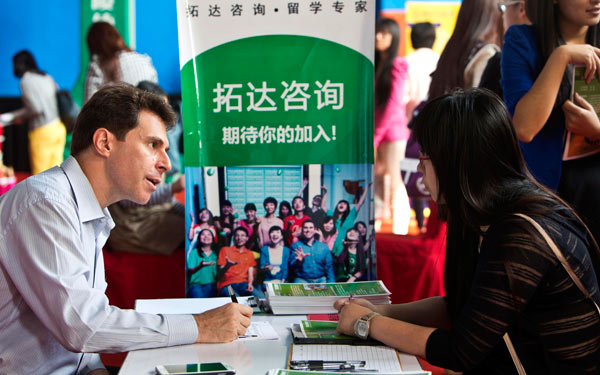 A job seeker (right) talks with a potential employer at a job fair in Beijing in September. The fair was aimed at Chinese students and professionals who had returned from overseas. Zhao Bing / for China Daily