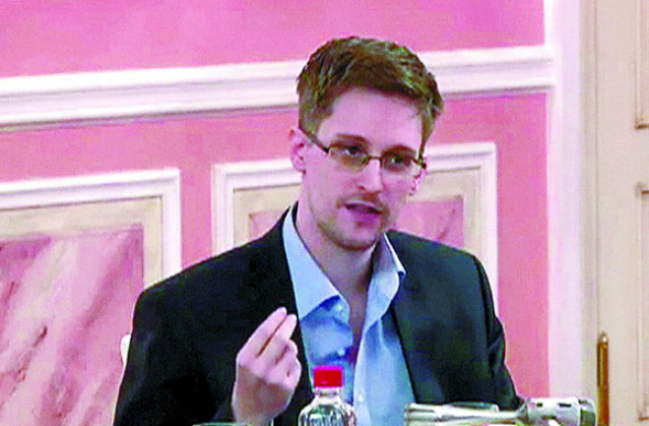US intelligence leaker Edward Snowden, at a dinner with US ex-intelligence workers in Moscow last week, said China and Russia have not been given any US classified documents. [Agencies]