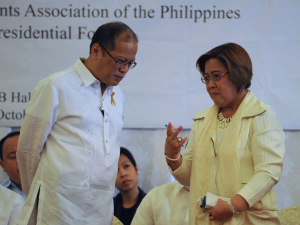 The mayor of Manila, the Philippine capital, will formally apologize over the deaths of eight Hong Kong tourists in 2010, but President Benigno Aquino (left) has consistently refused to make a formal apology on behalf of the national government. Ted Aljibe / Agence France-Presse