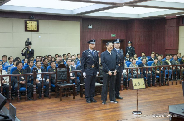 Photo taken on Oct. 25, 2013 shows the Shandong Higher People's Court announcing decision of second trial of Bo Xilai, in Jinan, capital of east China's Shandong Province. The court announced the decision of second trial for Bo Xilai's bribery, embezzlement and abuse of power case Friday, rejecting his appeal and affirming the original sentence of life imprisonment. (Xinhua/Xie Huanchi)