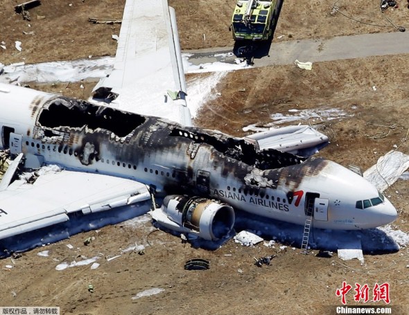 Asiana Airlines Boeing 777 is engulfed in smoke on the tarmac after a crash landing at San Francisco International Airport in California, July 6, 2013, in this file handout photo provided by passenger Eugene Anthony Rah, released to Reuters on July 8, 2013. [Photo/Agencies]