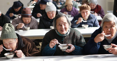 A care center in Shanghai. China's rapidly graying population has highlighted the problem of insufficient nursing homes.  (File Photo/Xinhua)