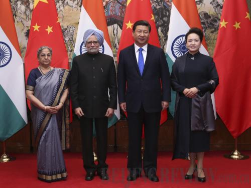 GRACIOUS HOSPITALITY: Chinese President Xi Jinping (second right) and his wife Peng Liyuan (right) pose for photo with Indian Prime Minister Manmohan Singh and his wife Gursharan Kaur after their meeting in Beijing on October 23 (PANG XINGLEI)