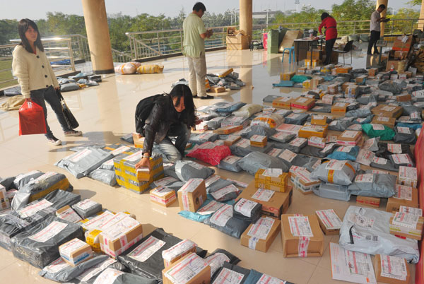 Nearly 1,000 items ordered online await collection by students and staff at Xi'an International Studies University in Shaanxi province last week. Online shopping is increasingly popular in China, pushing legislators to revise the Law on the Protection of Consumer Rights and Interests. Yuan Jingzhi / for China Daily