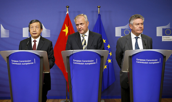 From left: Vice-Premier Ma Kai, Vice-President of the European Commission Olli Rehn and European Commissioner for Trade Karel De Gucht meet journalists during the China-EU High-level Economic and Trade Dialogue in Brussels on Thursday. Wang Lili / Xinhua