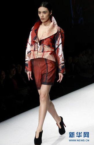 The winner of the night was the work of Gao Yuan. His work featured oriental style, abstract designs and was inspired by rust patterns formed on old  factory walls, portraying a modernist impression with blended color and a sense of maturity.