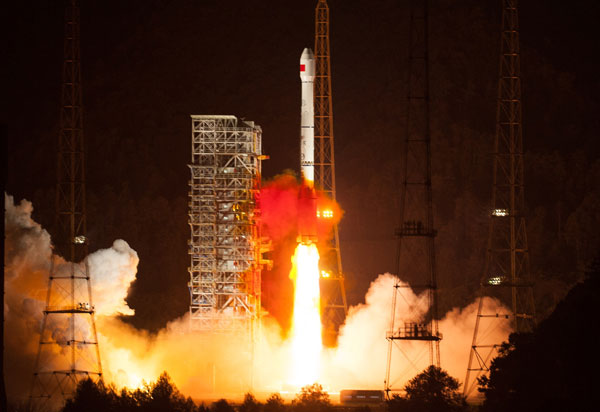 China successfully launches a Beidou navigation satellite into space on Oct 25, 2012. [Photo/Xinhua]