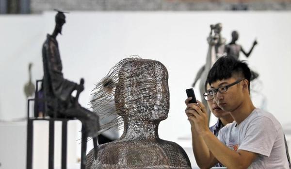 Int'l Contemporary Metal Art Exhibition opens in Beijing.