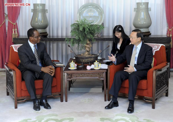 Chinese State Councilor Yang Jiechi (R) meets with visiting Sierra Leonean Foreign Minister Samura Kamara (L) in Beijing, capital of China, Nov. 6, 2013. (Xinhua/Zhang Duo)