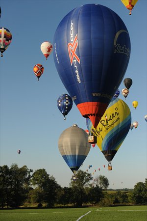 The Zhong Hang Balloon Club takes to the skies above Langfang in Hebei province. Photo: Courtesy of Cheng Peng