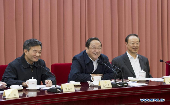 Yu Zhengsheng (C), chairman of the National Committee of the Chinese People's Political Consultative Conference (CPPCC), presides over a seminar to pool the wisdom of its members on the industrialization of architecture in Beijing, capital of China, Nov. 7, 2013.(Xinhua/Huang Jingwen)