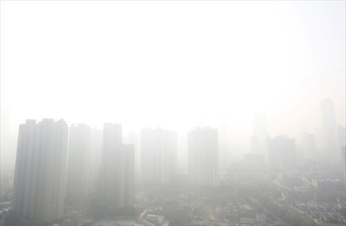 The city is shrouded in a heavy cloud of pollution Thursday. Photo: Cai Xianmin/GT