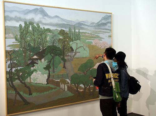 Thousands of paintings and sculptures, including masterpieces by Vincent Van Gogh and Salvador Dali, are now on display at the 17th Shanghai Art Fair, which opened on Thursday at Shanghai Mart.