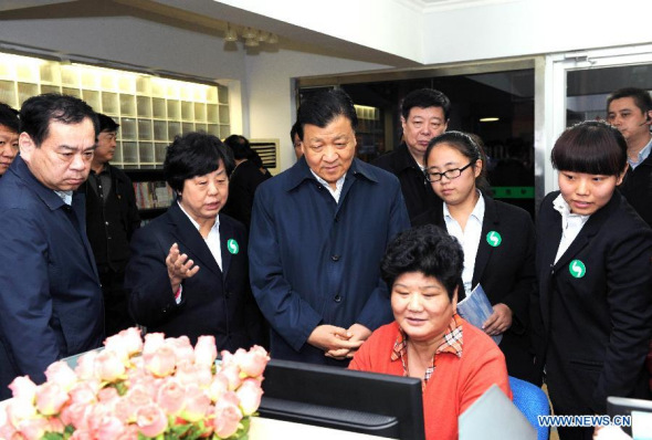 Liu Yunshan (3rd L), a member of the Standing Committee of the Political Bureau of the Communist Party of China (CPC) Central Committee, visits a community in Jinan, capital of east China's Shandong Province, Nov. 16, 2013. Liu made an inspection tour in Shandong from Nov. 15 to 17. (Xinhua/Rao Aimin)