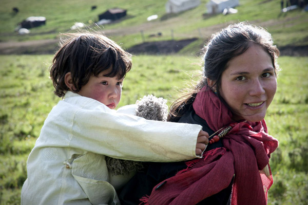 Dechen Yeshi and her daughter at the Zorge Ritoma village in Gansu province. Photos provided to China Daily
