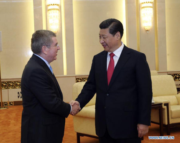 Chinese President Xi Jinping(R) meets with Thomas Bach, president of the International Olympic Committee (IOC), in Beijing, capital of China, Nov. 19, 2013. (Xinhua/Ding Lin) 