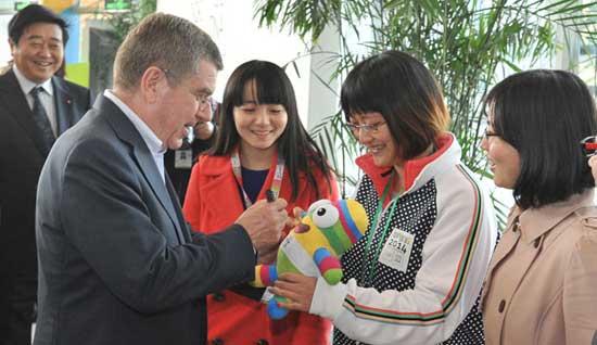 IOC President Thomas Bach meets with young staff at the headquarters of the Nanjing 2014 Youth Olympic Games.