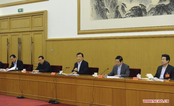 Liu Yunshan (C), a member of the Standing Committee of the Political Bureau of the Communist Party of China (CPC) Central Committee, speaks at the first meeting of a promotion team whose duty is to explain the decision on major issues concerning comprehensively deepening reforms that was adopted at the Third Plenary Session of the 18th CPC Central Committee on Nov. 12, in Beijing, capital of China, Nov. 19, 2013. (Xinhua/Rao Aimin)