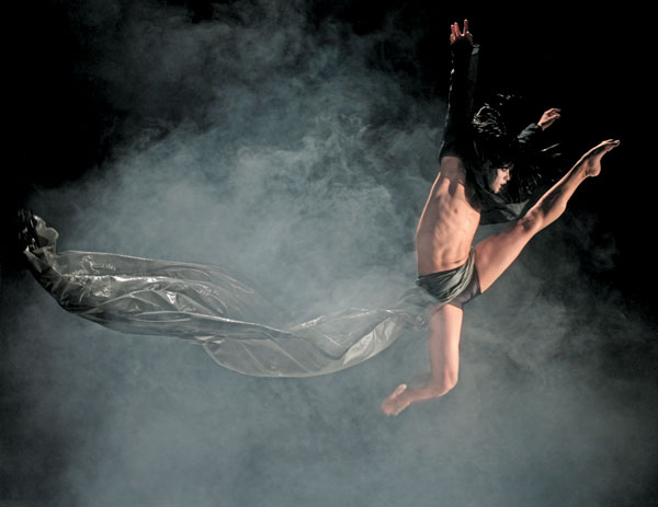 Wang Yuanyuan's new ballet production narrates through the inner self of Hamlet, who struggles between revenge and love. Photos provided to China Daily