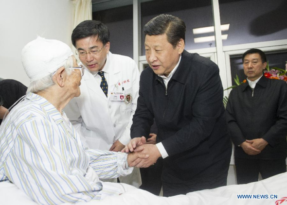 Chinese President Xi Jinping (2nd R), also general secretary of the Communist Party of China (CPC) Central Committee and chairman of the Central Military Commission, visits a patient injured in the oil pipleline blast at the Huangdao branch of the hospital affiliated with the Medical College of Qingdao University in Qingdao, a coastal city in east China's Shandong Province, Nov. 24, 2013. A leaking pipeline caught fire and exploded on Friday morning in the Huangdao District of Qingdao, killing at least 52. (Xinhua/Huang Jingwen) 