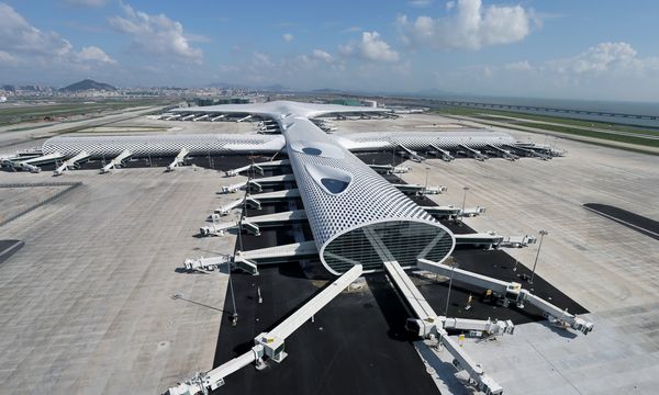 Shenzhen Bao'an International Airport opens its new terminal on Nov 28, 2013. [Xuan Hui/For China Daily]