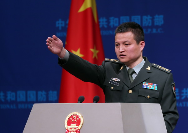 Defense Ministry Yang Yujun takes a question from the press at a regular news briefing in Beijing on Thursday. [Zou Hong/Asianewsphoto]