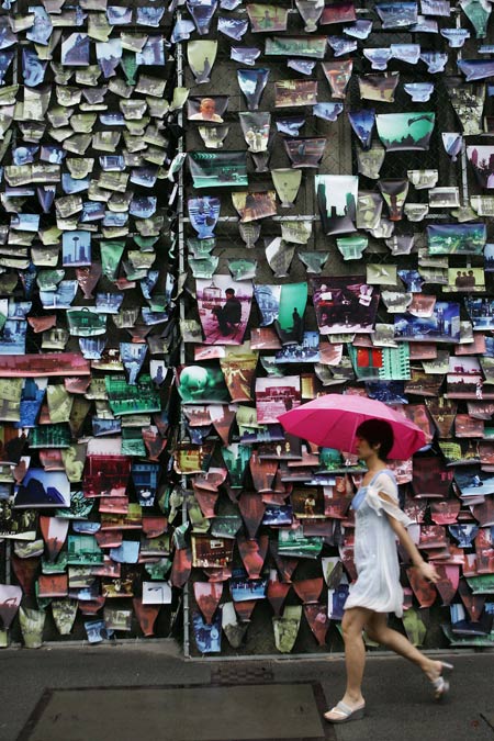 More than 8,000 photos featuring Peoples Square in Shanghai, collected from the public, form one of the most dazzling exhibits at the Shanghai Biennial in 2008, which probed into the rapid social changes caused by urbanization. Gao Erqiang / China Daily