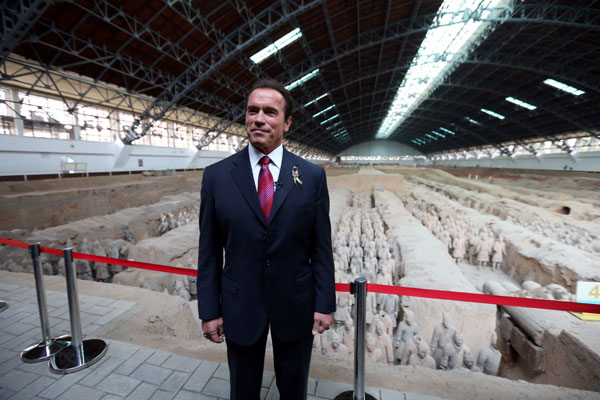 Arnold Schwarzenegger, former governor of California and Hollywood movie The Terminator star, visits the Terracotta Warriors in Xi'an, Shaanxi province, what he called the eighth wonder of the world, Dec 5, 2013. [Photo by Mu Jialiang/Asianewsphoto]
