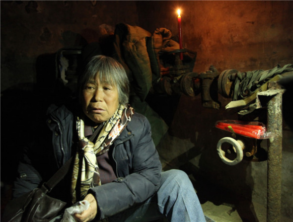 Garbage collector Quan Youzhi, 66, from Henan province, has been living inside an underground utility compartment outside Lidu Park in Beijings Chaoyang district. [Photo by Cheng Liang/Asianewsphoto]