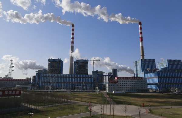 Chimneys at the Dagang Power Plant in Tianjin, which mainly emit water vapor. PHOTO BY FENG YONGBIN / CHINA DAILY 