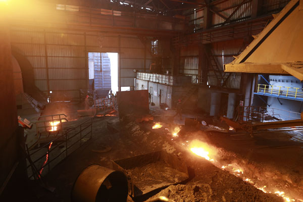 A workshop at the Zhasanyoufa Iron and Steel Complex in Tianjin. PHOTO BY FENG YONGBIN / CHINA DAILY  